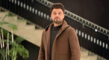انهيار شقيق أحمد عامر في العزاء 